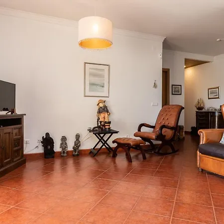 Front View Flat With Terrace Apartamento