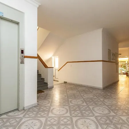 דירה Front View Flat With Terrace
